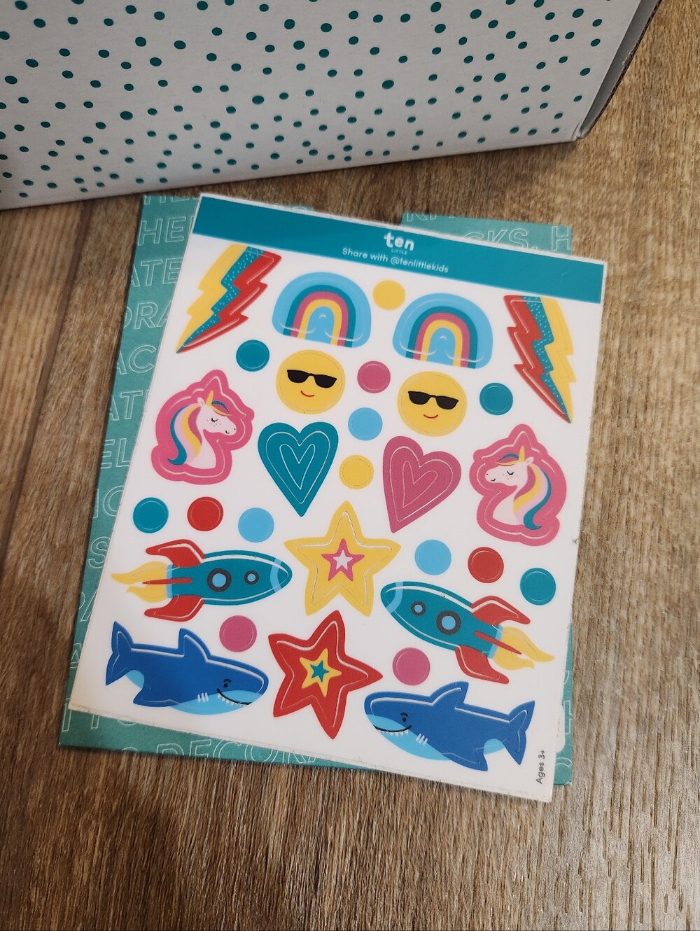 Ten Little Sneakers With Box & Stickers - Picture 8 of 13
